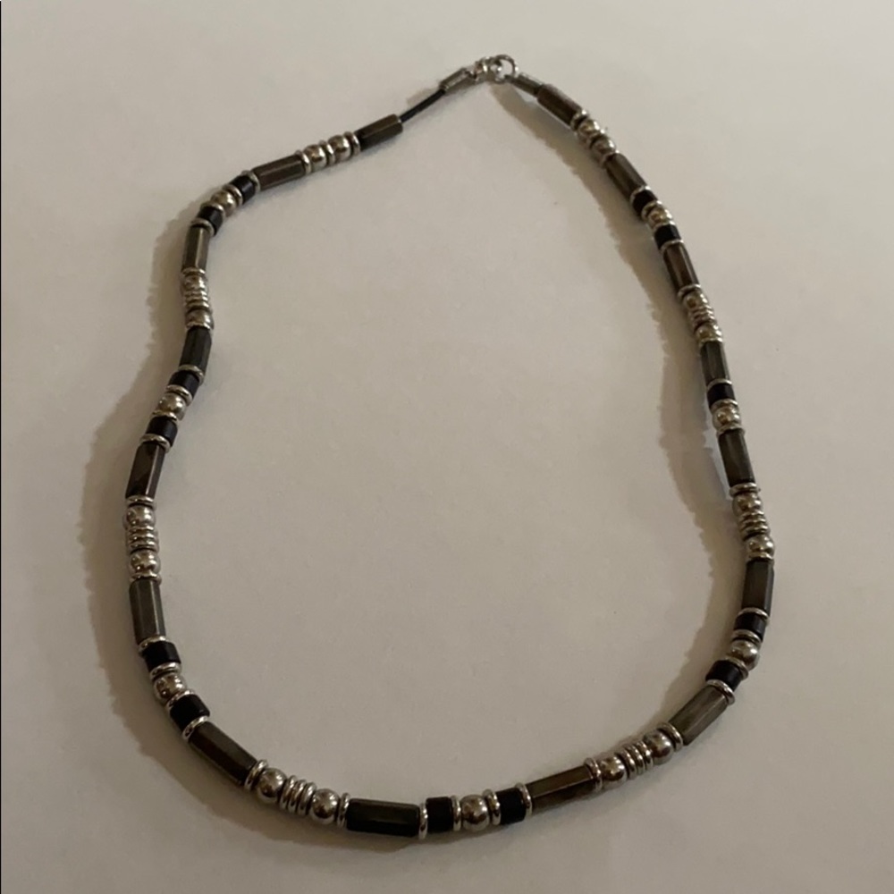 PAGODA- Silver/Black Necklace - Picture 4 of 4
